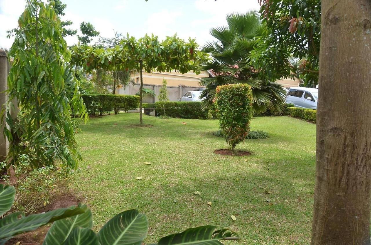 Merian Gardens And Guest House Mukono Town Exterior foto