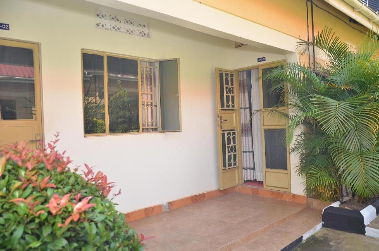 Merian Gardens And Guest House Mukono Town Exterior foto